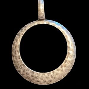 Hammered Metal Round Pendant with magnetic closure